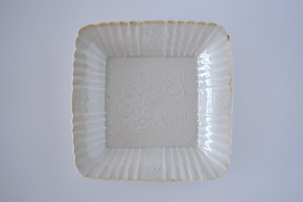 灰青秞輪花角大皿