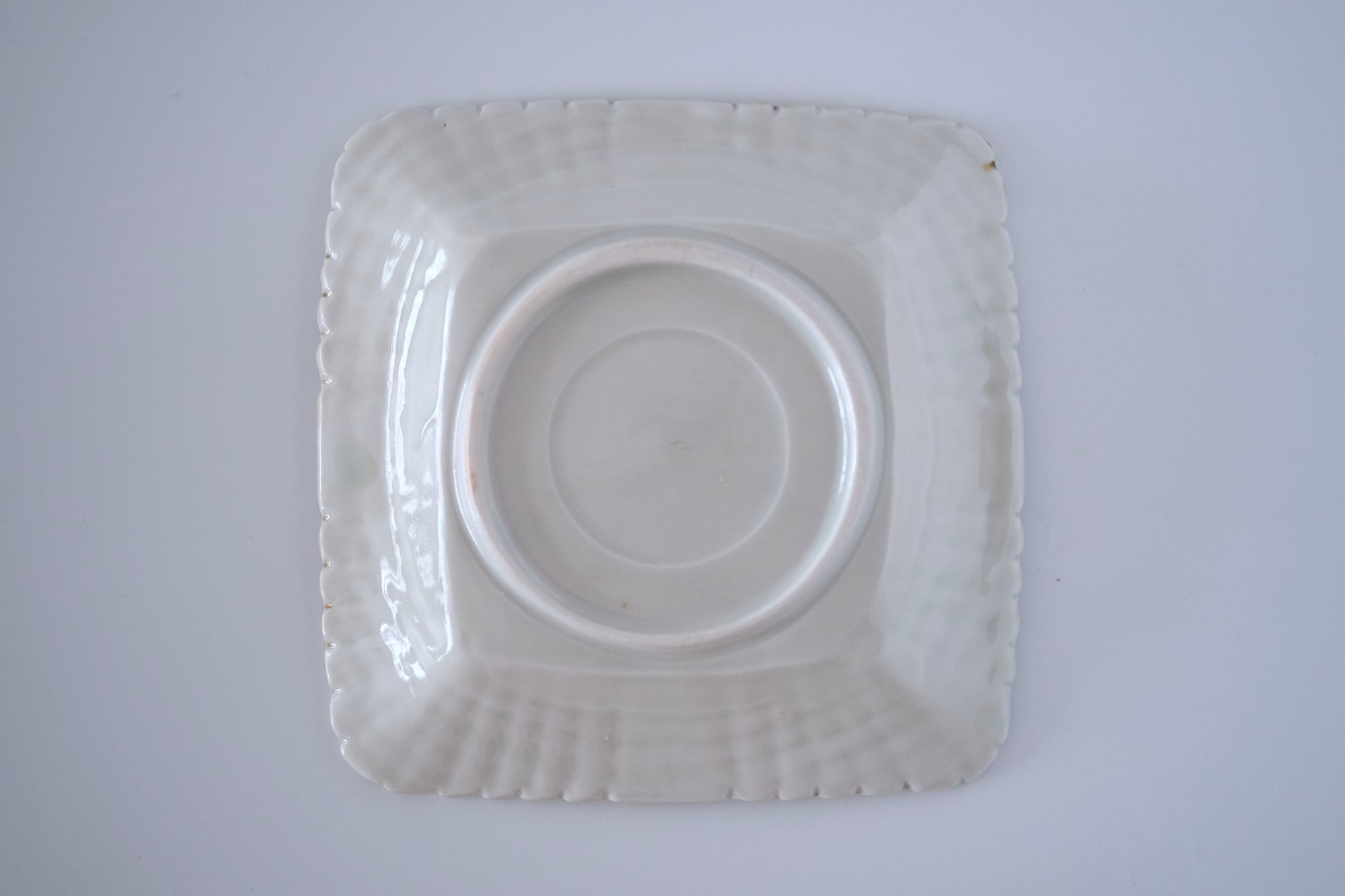 灰青秞輪花角大皿