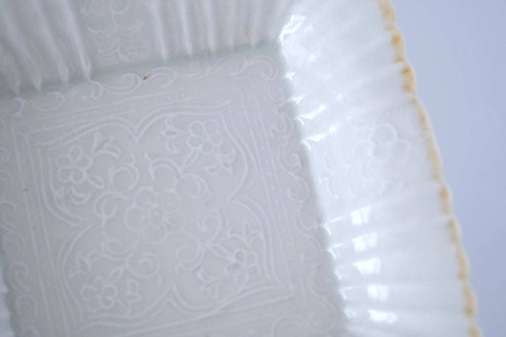 灰青秞輪花角大皿