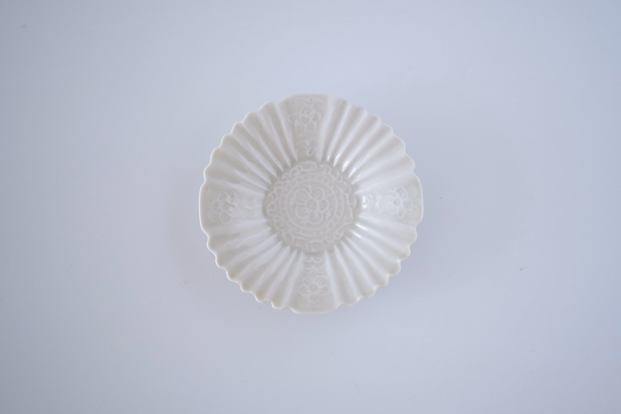 灰青秞輪花豆皿