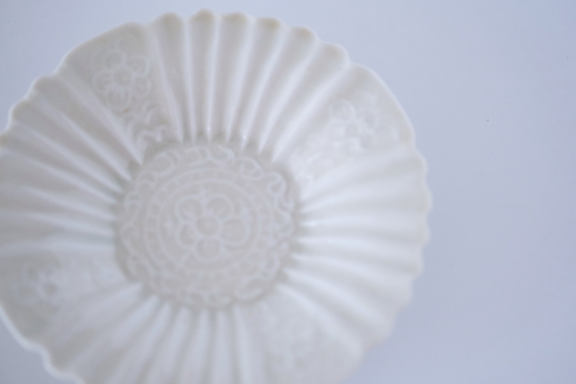 灰青秞輪花豆皿