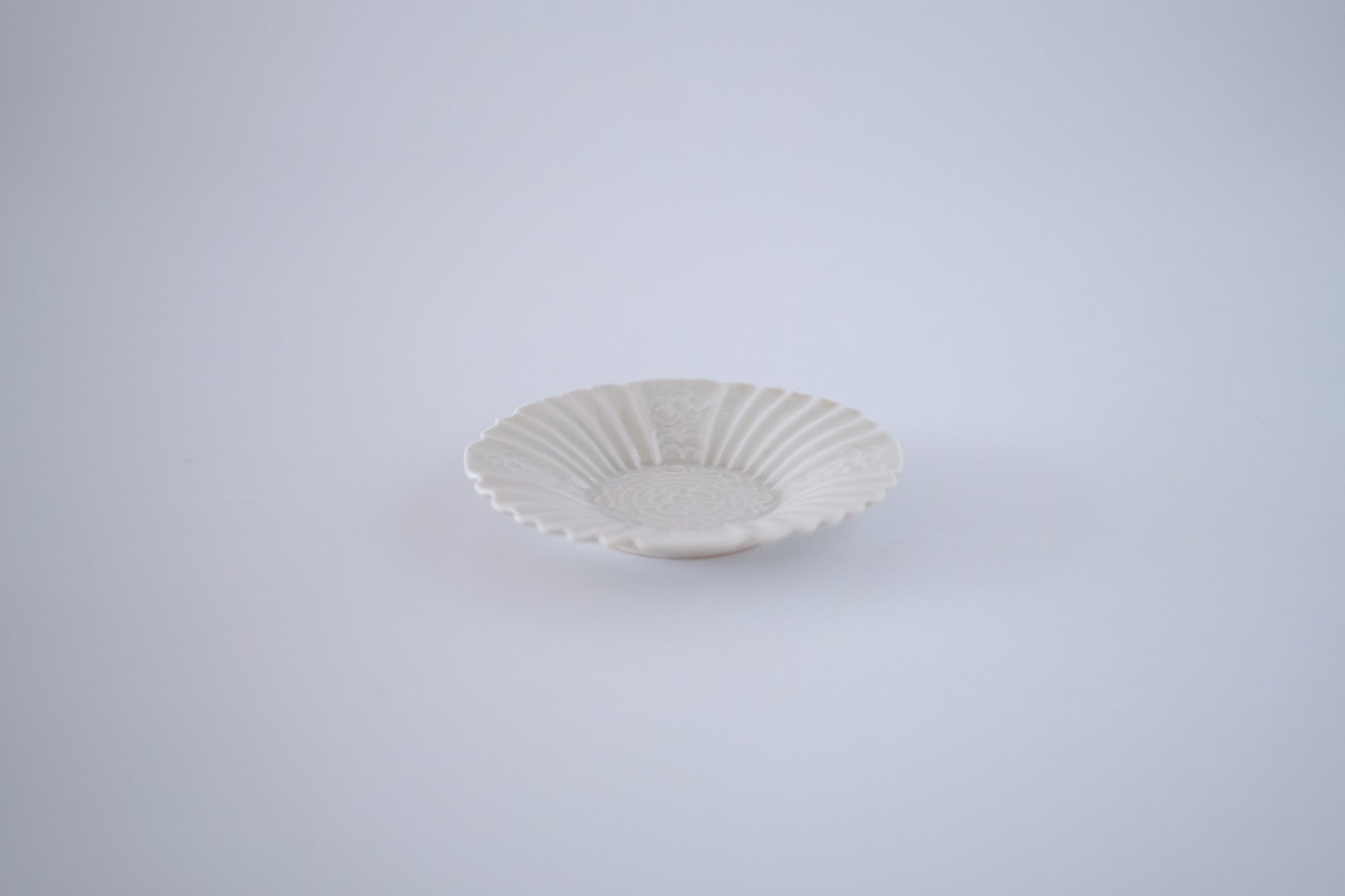 灰青秞輪花豆皿