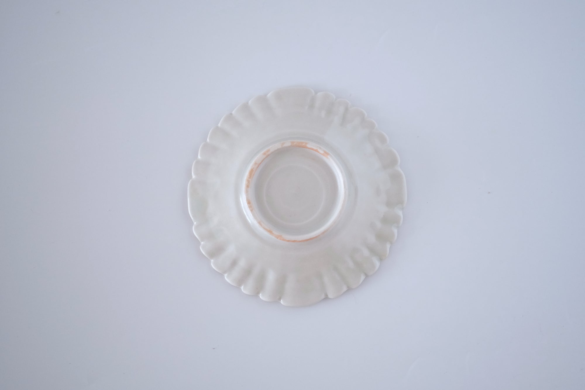 灰青秞輪花四寸皿