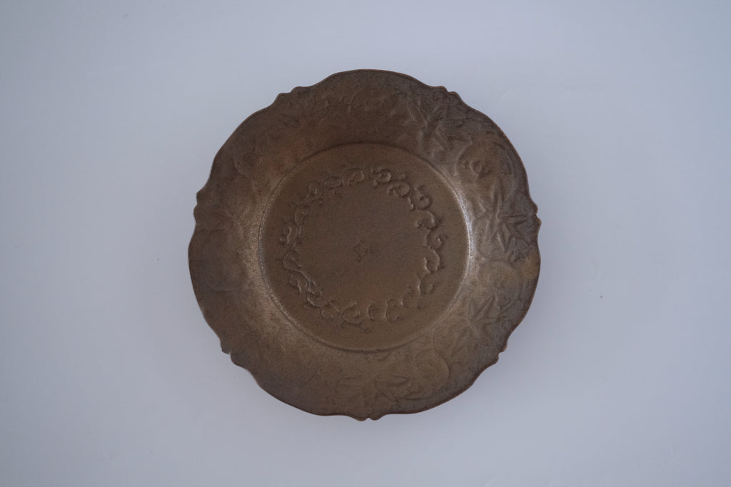 ブロンズ釉花唐草稜花中皿