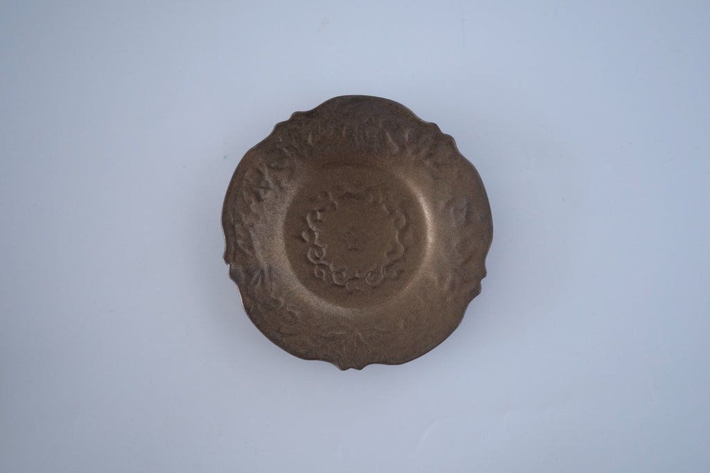 ブロンズ釉花唐草稜花豆皿