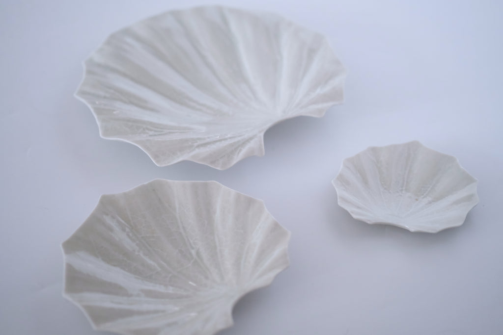 灰青釉石蕗豆皿