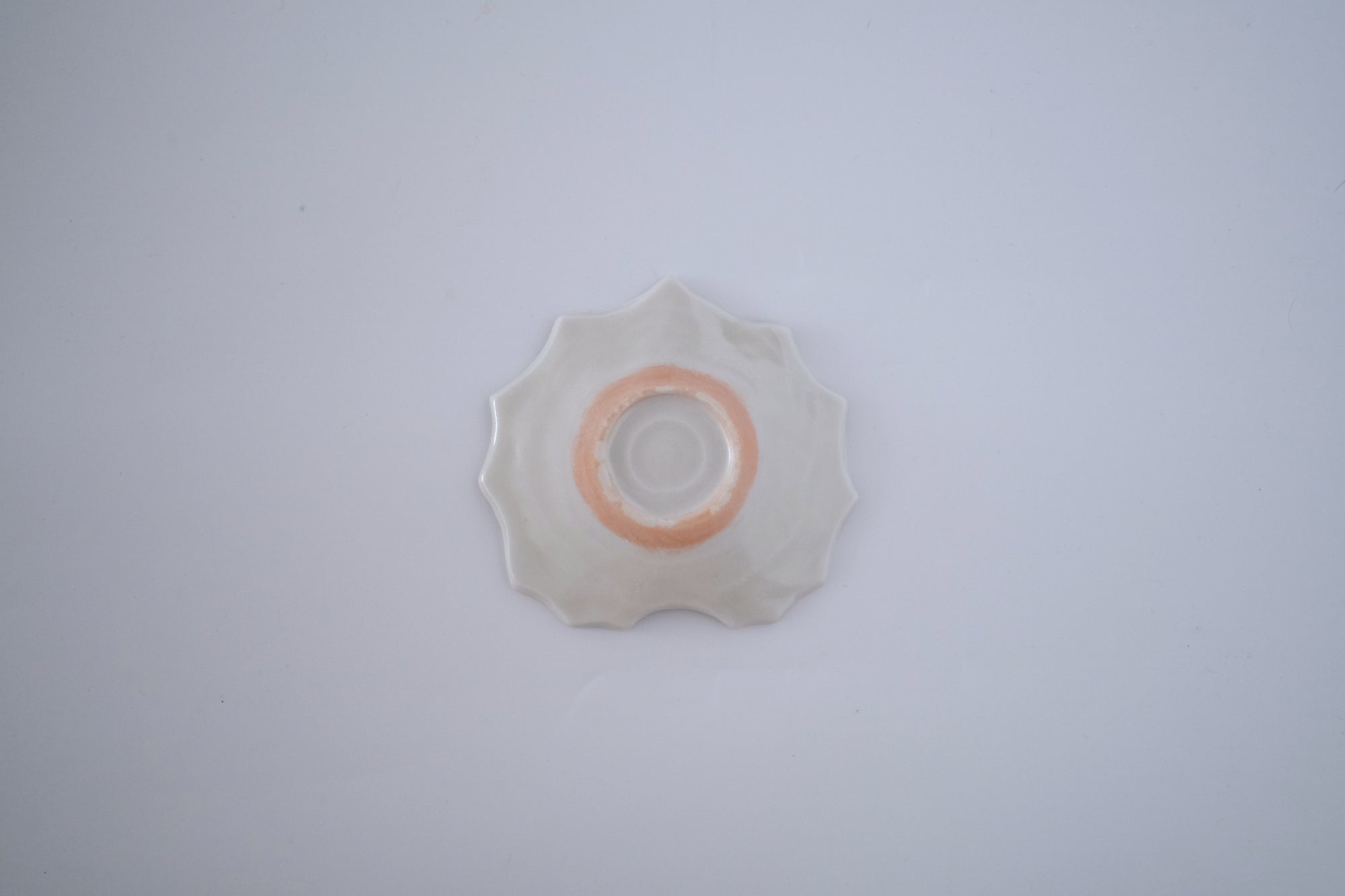 灰青釉石蕗豆皿