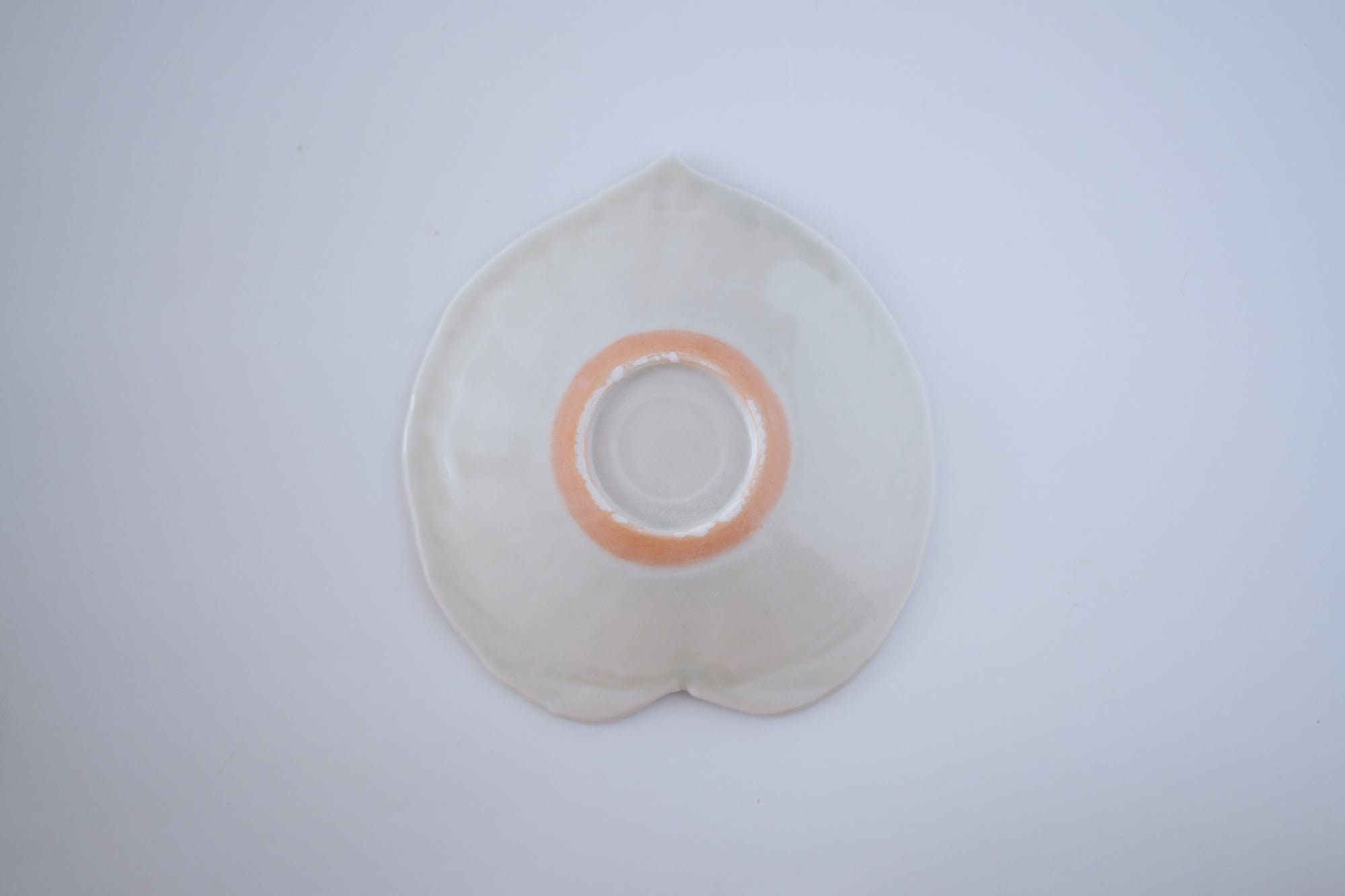 灰青釉ウンベラータ五寸皿